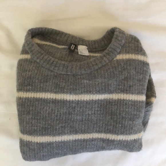 NEW sweater - Picture 2 of 3